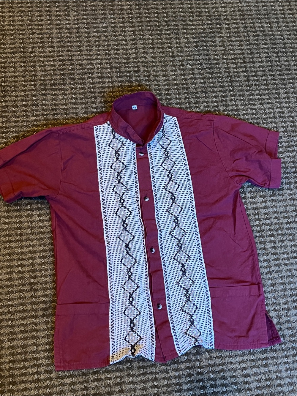 ❤️Short Sleeve Guayabera. Button down. Burgundy. Boys size 12 / M. EUC!❤️